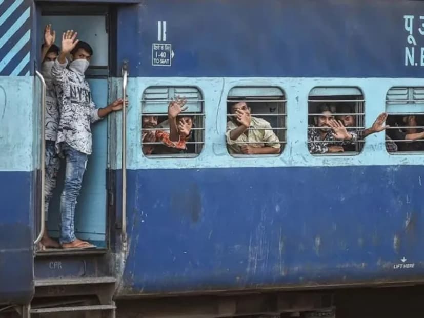 माता वैष्णोदेवी-वांद्रे स्वराज एक्सप्रेस : या ट्रेनचाही घाणेरड्या ट्रेनच्या यादीत समावेश आहे, कारण या ट्रेनमधील स्वच्छतेबद्दल अनेक लोकांनी तक्रारी केल्या आहेत. 2023 मध्ये रेल्वेला या ट्रेनबद्दल 61 तक्रारी आल्या होत्या. त्यामुळे जर तुम्ही या ट्रेनचं तिकीट बुक केलं तर काळजी घ्या.