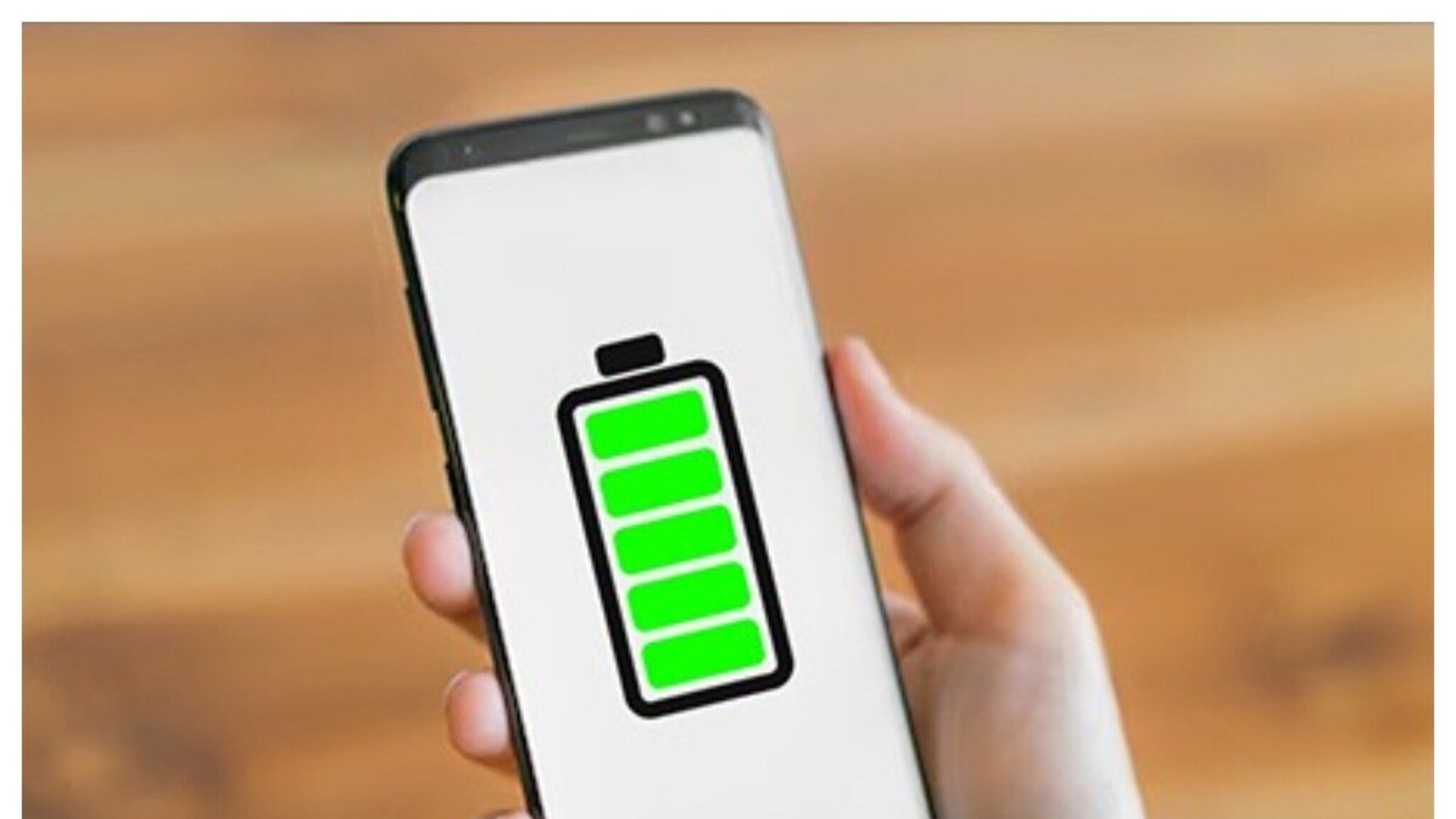 तुम्हीही फोन 100% चार्ज करता का? व्हा सावध, होऊ शकतं मोठं नुकसान