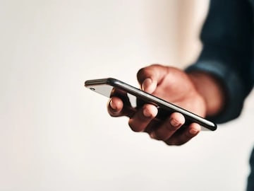 मोबाईल यूझर्स सावधान! या 3 सवयीमुळे खराब होतो तुमचा स्मार्टफोन मोबाईल यूझर्स सावधान! या 3 सवयीमुळे खराब होतो तुमचा स्मार्टफोन