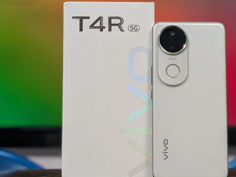 फोनमध्ये 5,700mAh बॅटरी आहे. परंतु iQOO च्या 90W फास्ट चार्जिंगच्या विपरीत, T4R 44W फास्ट वायर्ड चार्जिंगला सपोर्ट करते. गेमिंग करताना उष्णता कमी करण्यासाठी Vivo ने बायपास चार्जिंग तंत्रज्ञान समाविष्ट केले आहे.