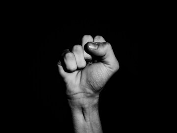 होय, तुमची मूठ बोलते! मुठीच्या प्रकारावरून ओळखा लोकांचं व्यक्तिमत्व, 'ही' टेस्ट होय, तुमची मूठ बोलते! मुठीच्या प्रकारावरून ओळखा लोकांचं व्यक्तिमत्व, 'ही' टेस्ट