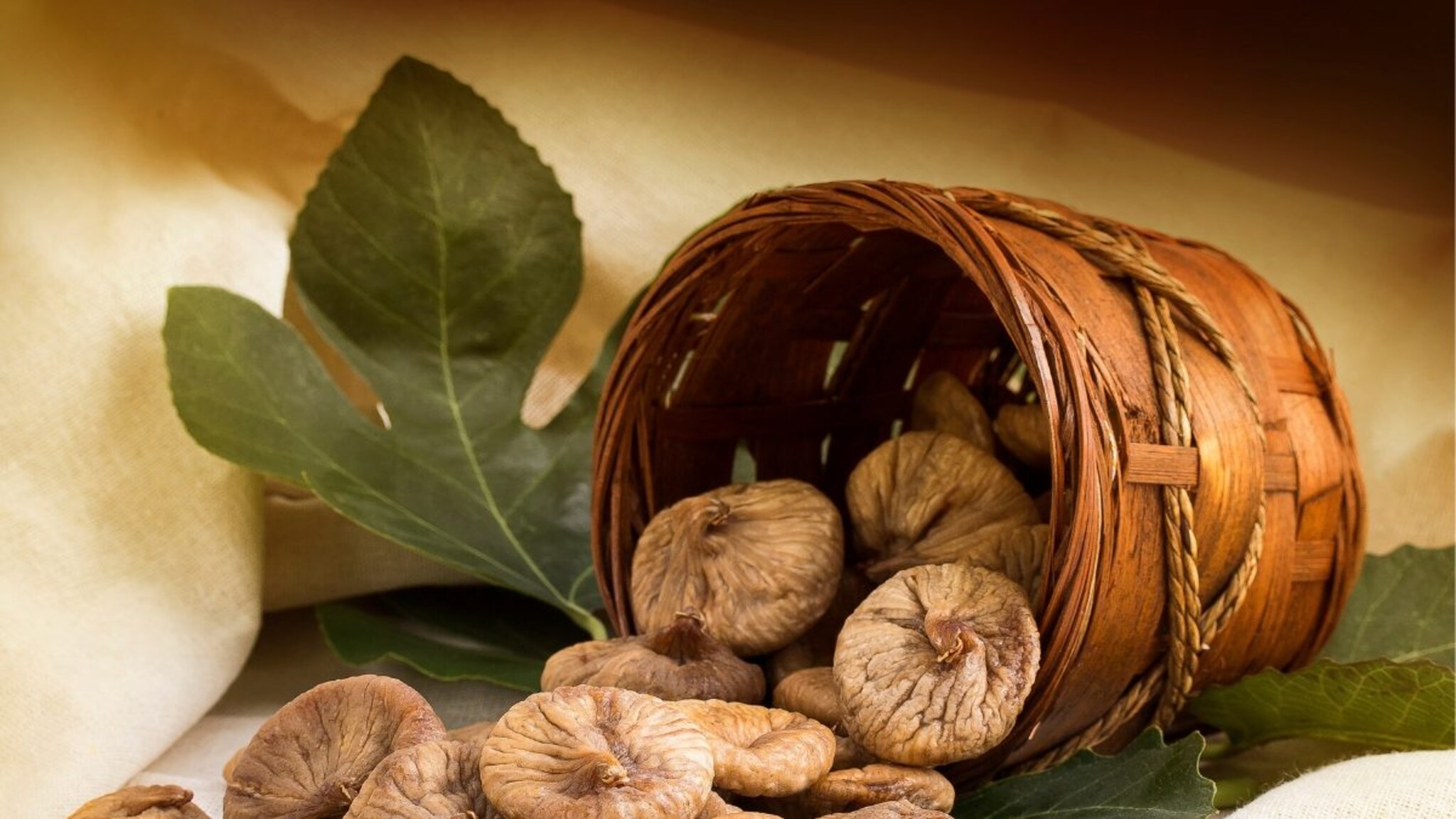 एक छोटासा अंजीर, पण मोठे फायदे! पचनसंस्थेपासून त्वचेपर्यंत... अनेक समस्या होतात दूर, वाचा 6 अद्भूत फायदे!