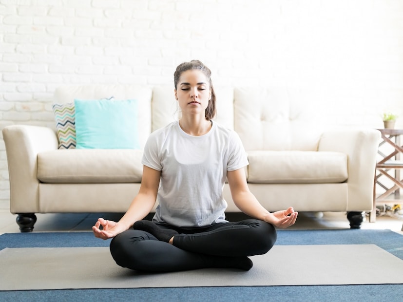  अशा परिस्थितीत, तुमच्या दैनंदिन दिनचर्येत काही खास गोष्टींचा समावेश करून तुम्ही केवळ तुमचे मानसिक आरोग्य सुधारू शकत नाही, तर तुमचा मेंदू संगणकापेक्षाही जलद बनवू शकता. इथे आपण अशा गोष्टींबद्दल बोलणार आहोत, ज्यांचा अवलंब करून तुम्ही टेन्शनला बाय-बाय करू शकता आणि तुमची मानसिक शक्ती वाढवू शकता.