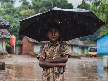 जगातील पहिली 'छत्री' कुठे बनली? 'Umbrella’ नेमका अर्थ काय? इतिहास ऐकून व्हाल.. जगातील पहिली 'छत्री' कुठे बनली? 'Umbrella’ नेमका अर्थ काय? इतिहास ऐकून व्हाल..