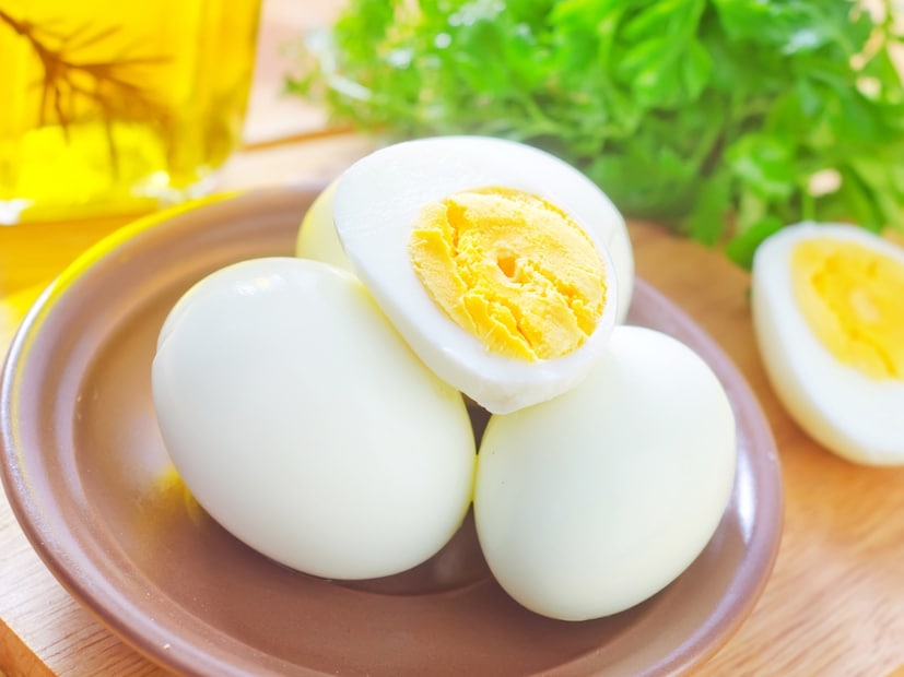  अंडी (Egg) : जर तुम्हाला प्रोटीन आवडत असेल आणि सकाळी अंडी खायला आवडत असतील, तर आम्ही तुम्हाला सांगतो की एक अंडे खाल्ल्याने तुमचे वजन वाढणार नाही. त्यामुळे भूक लागल्यास तुम्ही एक अंडे खाऊ शकता.
