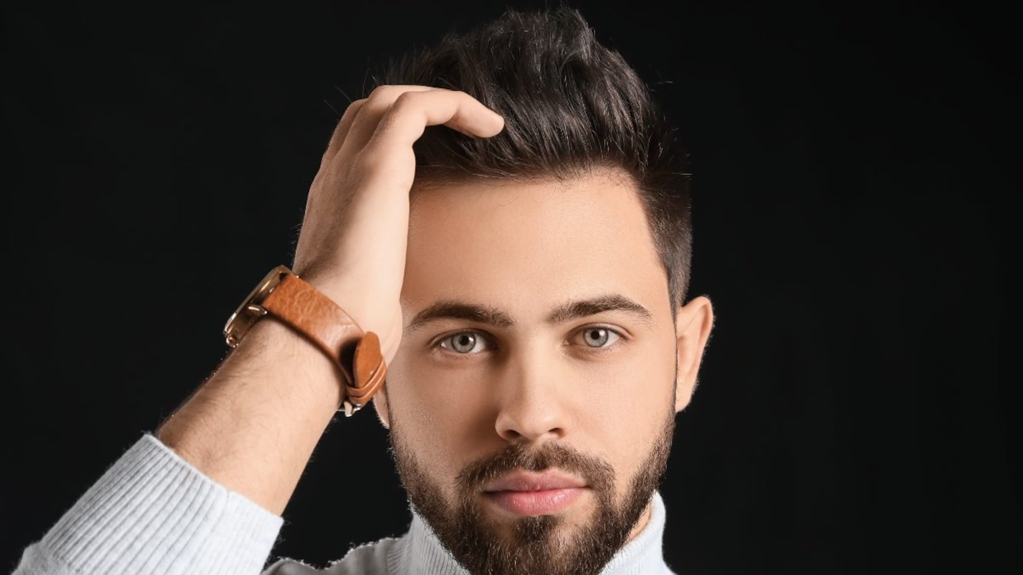 पुरुषांनो, केसांची काळजी घ्या! फाॅलो करा 'हे'  हेअर केअर रूटीन, केस होतील मजबूत अन् चमकदार!