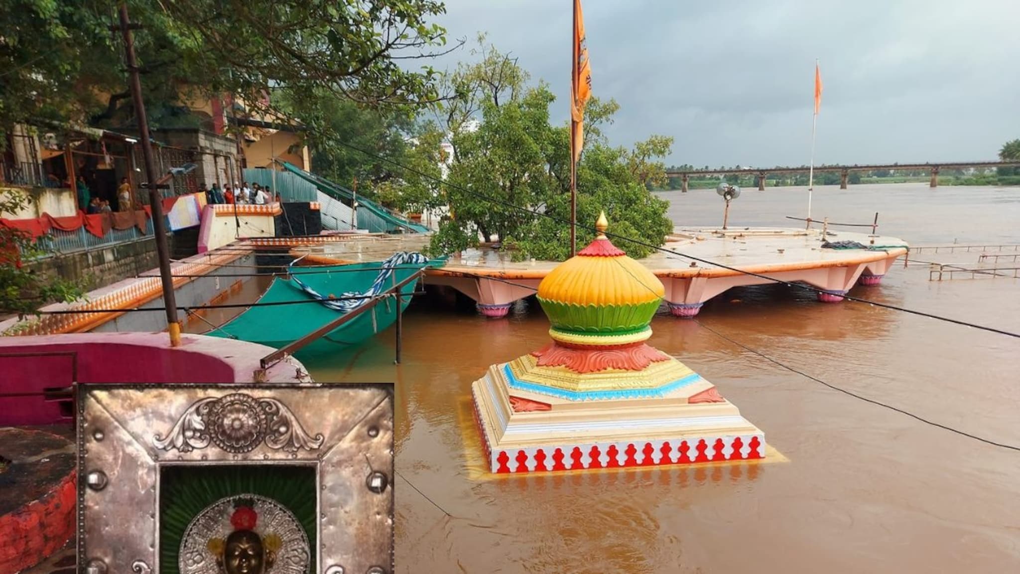 कृष्णा-पंचगंगा रौद्र रूपात! नृसिंहवाडीतील दत्त मंदिर गेले पाण्याखाली, मूर्ती हलवली सुरक्षित ठिकाणी!