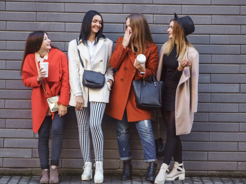 या मूलांकाच्या मुली वैयक्तिक आणि व्यावसायिक जीवनात अत्यंत आत्मविश्वासू आणि सकारात्मक असतात. त्या कुठेही गेल्या तरी त्यांचे आकर्षक व्यक्तिमत्व सर्वांचे लक्ष वेधून घेते.