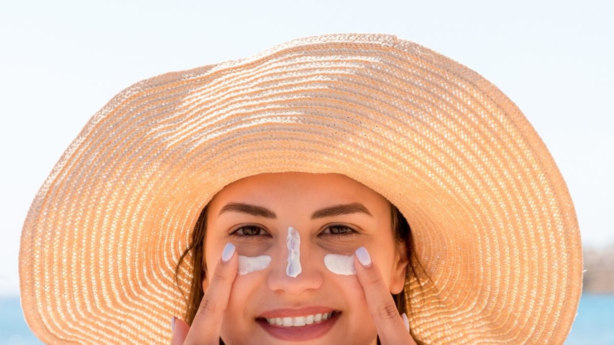 उन्हात त्वचेची घ्या खास काळजी! फॉलो करा 'या' सोप्या टिप्स, उष्णतेतही त्वचा राहील सुरक्षित अन् तजेलदार!