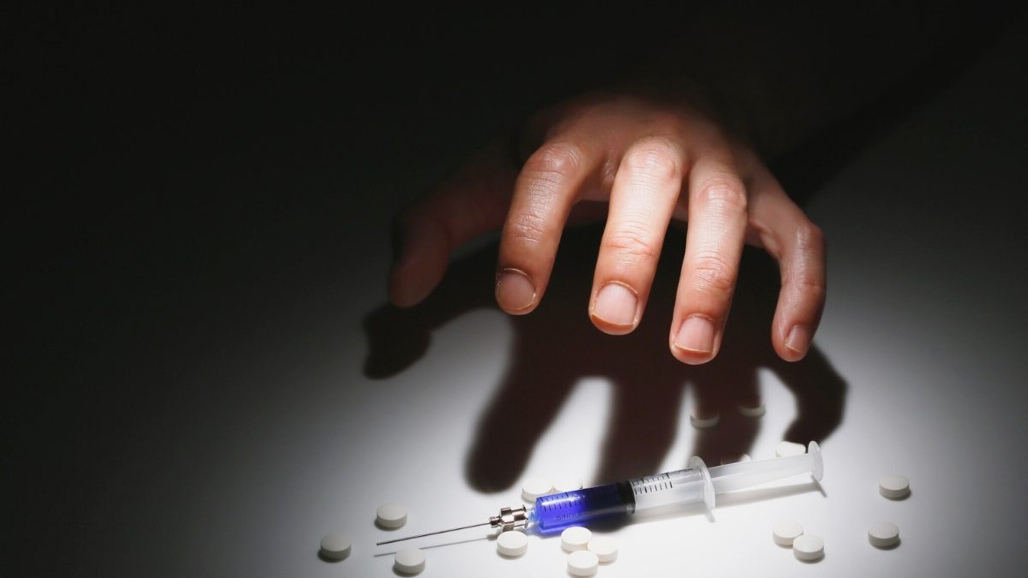 नेवरीत ड्रग्ज रॅकेट उद्ध्वस्त! दोन गाड्यांसह 10 लाखांचा माल जप्त, चौघांना अटक