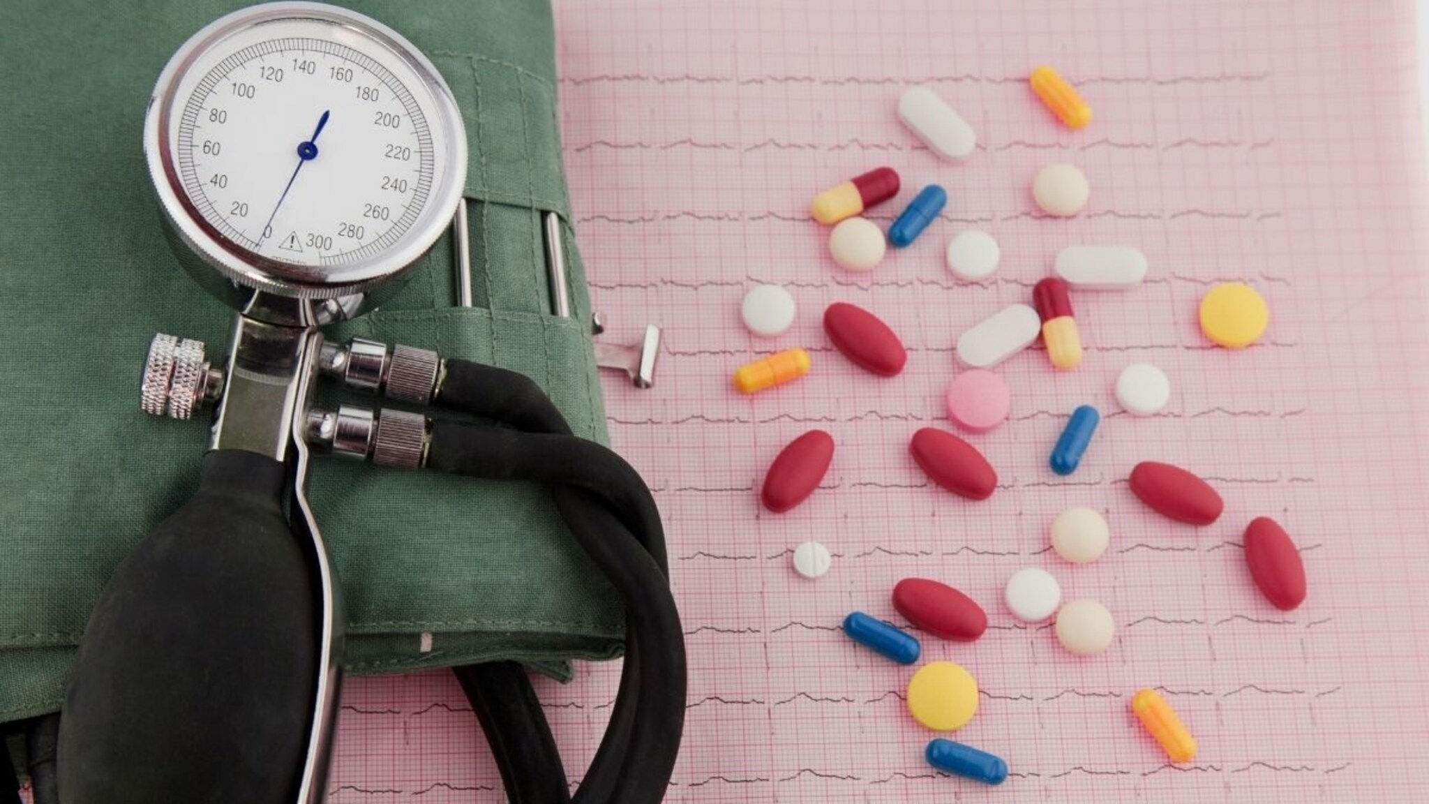 BP Medicine : बीपीच्या गोळ्या घेऊन मॉडेलने संपवलं आयुष्य, किती खतरनाक आहे ब्लड प्रेशरचं औषध?