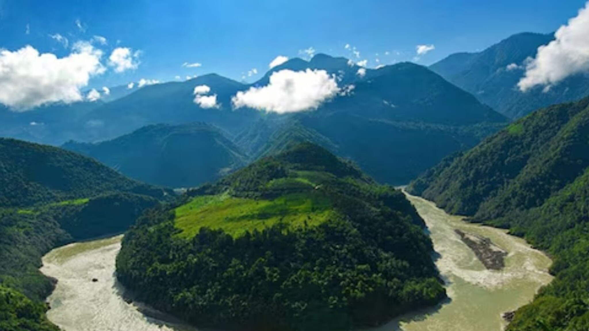 भारताच्या नदीवर चीनचं नियंत्रण, ब्रह्मपुत्रेवर होतय जगातील सर्वात मोठे महाकाय जलविद्युत प्रकल्प; देशावर जलसंकटाची भीती