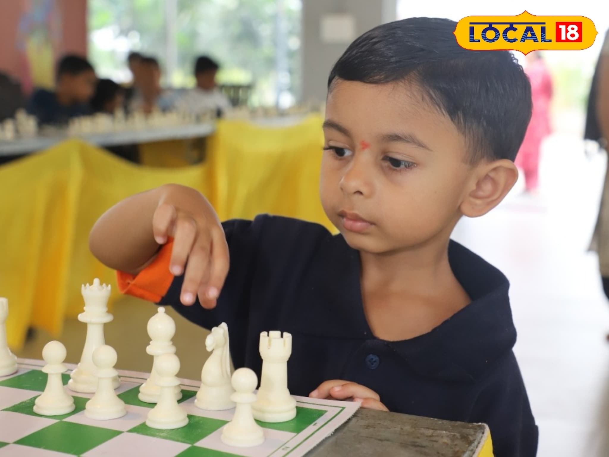 साडेचार वर्षाच्या चिमुकल्याची कमाल, एकाच वेळी 21 खेळाडूंसोबत खेळला बुद्धिबळ