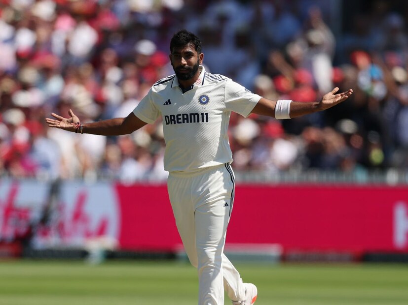 वेस्टइंडिज विरूद्धच्या पहिल्या टेस्ट सामन्यात टीम इंडियाचा वेगवान गोलंदाज जसप्रीत बुमराहने मोठा रेकॉर्ड केला आहे. विशेष म्हणजे भारतीय क्रिकेटच्या इतिहासात हा रेकॉर्ड कुणालाच जमला नाही आहे,जो आता बूमराहने करून दाखवला आहे. 