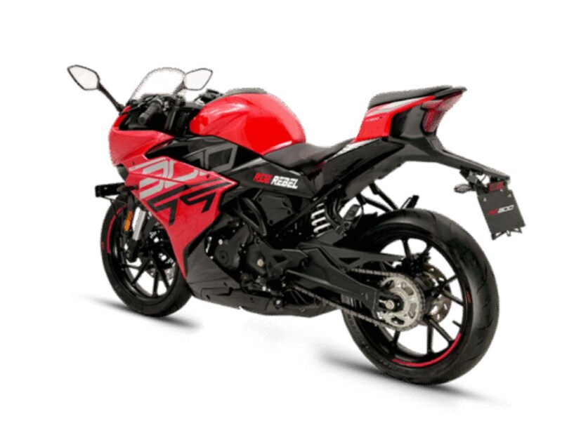 292cc, सिंगल-सिलेंडर, लिक्विड-कूल्ड -  Keeway RR300 मध्येइंजिन नवीन आहे जे 292cc, सिंगल-सिलेंडर, लिक्विड-कूल्ड इंजिन आहे. 27.5bhp आणि 25Nm पीक टॉर्क जनरेट करते. हे इंजिन 6-स्पीड गिअरबॉक्सशी जोडलेले आहे ज्यामध्ये स्लिपर क्लच आहे. 