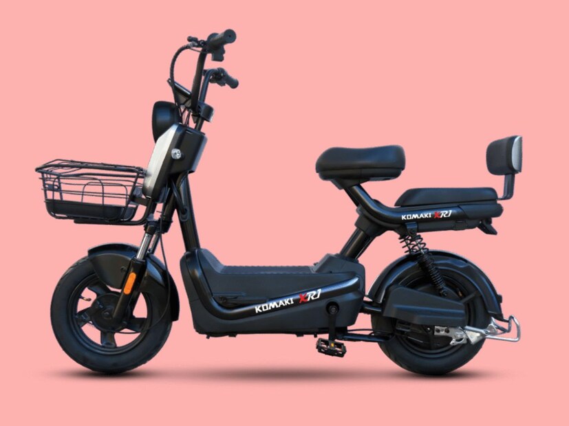 त्याच्या एर्गोनोमिक ड्युअल सीट्समुळे रायडर आणि बॅकलियॉन दोघांनाही अधिक आराम मिळतो, तर मोठी फ्रंट बास्केट किराणा सामान किंवा दैनंदिन जीवनावश्यक वस्तू वाहून नेण्यासाठी मदत करते.
