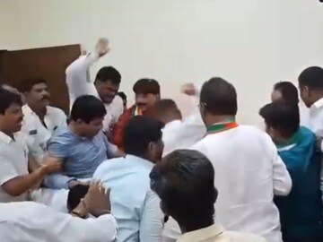 मारहाण प्रकरणानंतर छावा संघटना आक्रमक, लातूर बंदची दिली हाक, सर्वपक्षीयांनी केलं बंदचं आवाहन..... मारहाण प्रकरणानंतर छावा संघटना आक्रमक, लातूर बंदची दिली हाक, सर्वपक्षीयांनी केलं बंदचं आवाहन.....