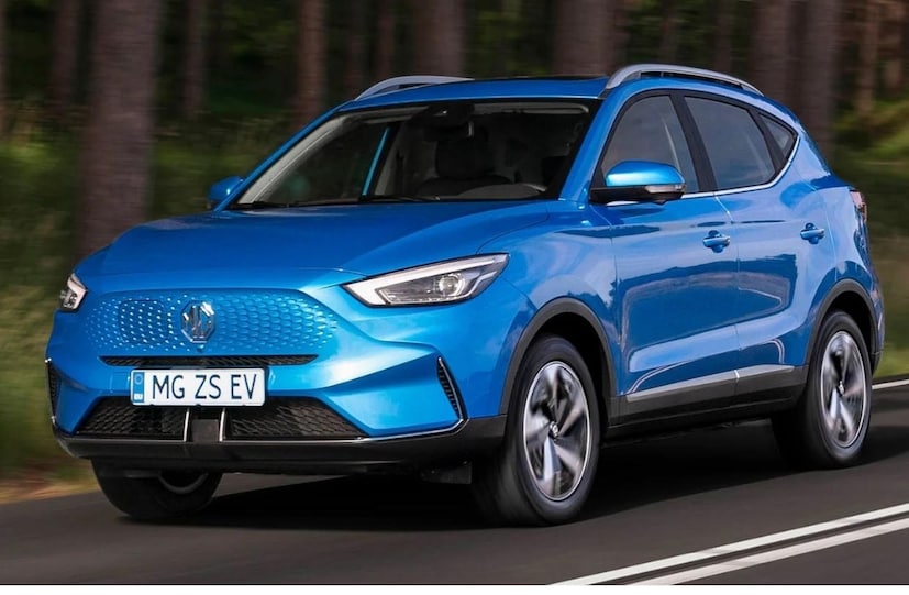 पॉवरट्रेन आणि बॅटरी : एमजीच्या या एमजी झेडएस ईव्हीमध्ये 50.3 kWh प्रति तास बॅटरी पॅक वापरण्यात आला आहे. जो कारला 174 bhp पॉवर आणि 280 Nmचा टॉर्क देतो. या पॉवरसह, कार खूप सहजतेने चालते. कंपनीचा दावा आहे की एमजी झेडएस ईव्ही एका चार्जवर 461 किमीची रेंज देऊ शकते. हे वाहन चार्ज करण्यासाठी 50 kW चार्जरची आवश्यकता असते. हे वाहन पूर्णपणे चार्ज करण्यासाठी 60-65 मिनिटे लागू शकतात.