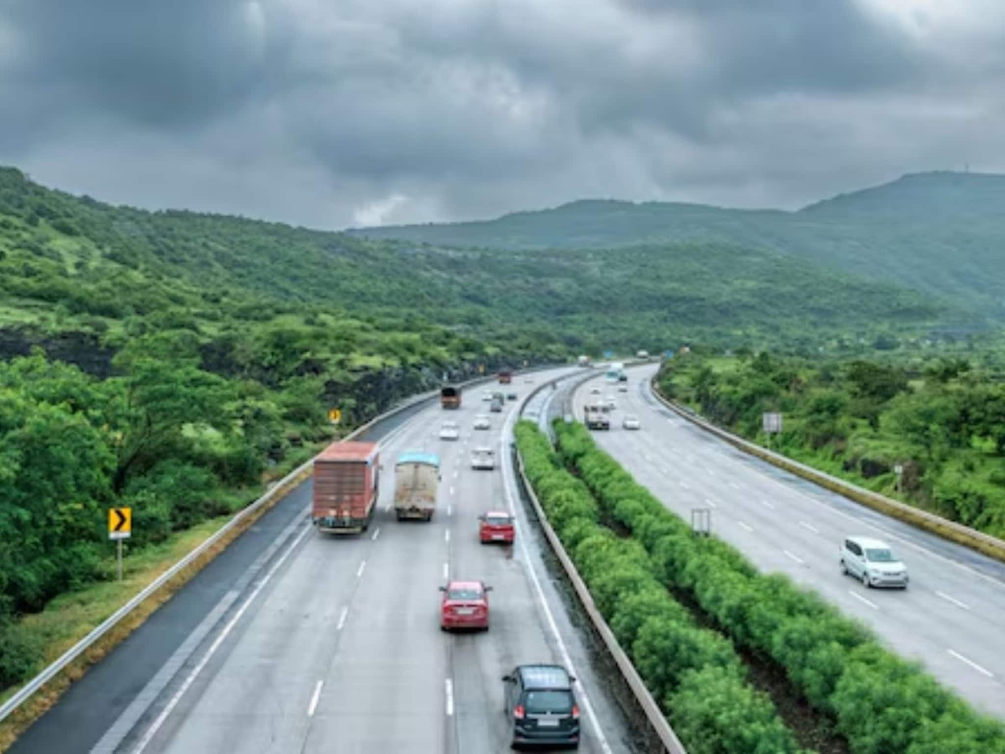 महाराष्ट्राला मिळणार नवा 'ग्रीनफिल्ड हायवे', 'या' चार जिल्ह्यातून सुसाट जाणार गाड्या, 699 गावांसाठी मोठा निर्णय! भूसंपादन सुरू