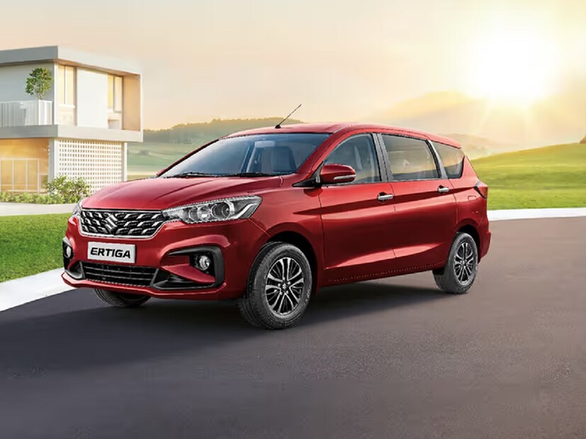 Maruti Ertigaचे मायलेज आणि फीचर्स : मारुती एर्टिगाचे CNG व्हेरिएंट प्रति किलो सुमारे 26.11 किमी मायलेज देते. कारच्या इंजिनबद्दल बोलायचे झाले तर, त्याचे इंजिन 1.5 लिटर पेट्रोल इंजिनसह येते. मारुती सुझुकी एर्टिगाच्या फीचर्सविषयी बोलायचे झाले तर, ही कार बाजारात एक उत्तम MPV मानली जाते. या 7 सीटर कारमध्ये 1462 सीसी पेट्रोल इंजिन आहे.