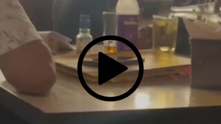 सरकारी बाबू लोकांचा ओव्हरटाईम! बारमध्ये पेग रिचवत फाइलवर सह्या, व्हिडीओ व्हायरल