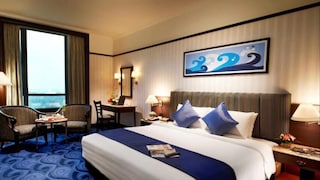 Hotel bed runner Hotel bed runner