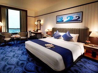 Hotel bed runner