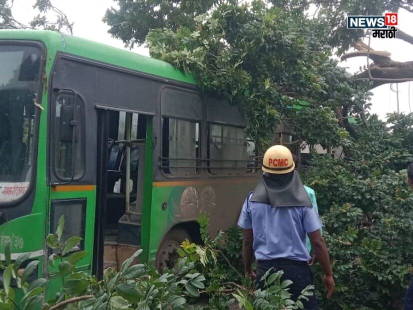 घटनेची माहिती मिळताच अग्निशमन दलाचे जवान तात्काळ घटनास्थळी दाखल झाले. त्यांनी तातडीने बचावकार्य हाती घेत बसमधील सर्व ४० प्रवाशांना सुखरूप बाहेर काढले. 