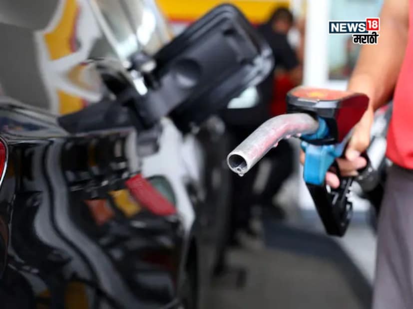 डेंसिटी चेक करा: भरण्यापूर्वी, मशीनवरील पेट्रोल/डिझेलची डेंसिटी तपासा. ते शिफारस केलेल्या मर्यादेत असावे.काही पेट्रोल पंपांवर असे घोटाळे होत असले तरी, प्रत्येक पेट्रोल पंपवर असे होत नाही. अशावेळी फसवणूक करणारे पेट्रोल पंप ओळखणे महत्त्वाचे.