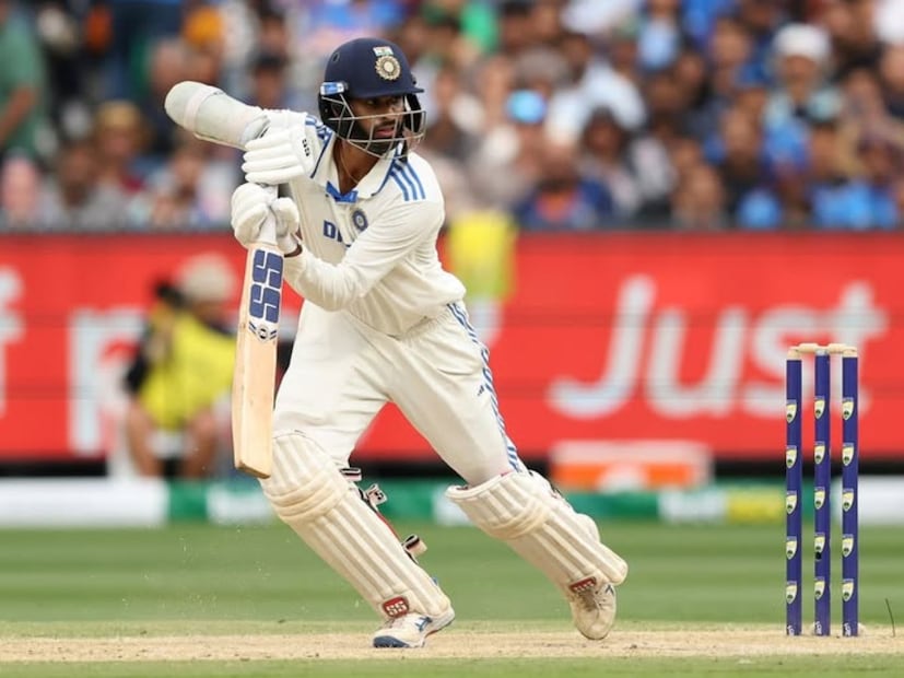 मागच्या सामन्यात तिसऱ्या क्रमांकावर बॅटिंग केलेला वॉशिंग्टन सुंदर दुसऱ्या टेस्टमध्ये आठव्या क्रमांकावर खेळला. सुंदरने बॅटने समाधानकारक कामगिरी केली असली तरी त्याला टर्निंग ट्रॅकवर म्हणावं तसं यश मिळालं नाही, त्यामुळे सुंदरचं टीममधलं स्थानही धोक्यात आलं आहे.