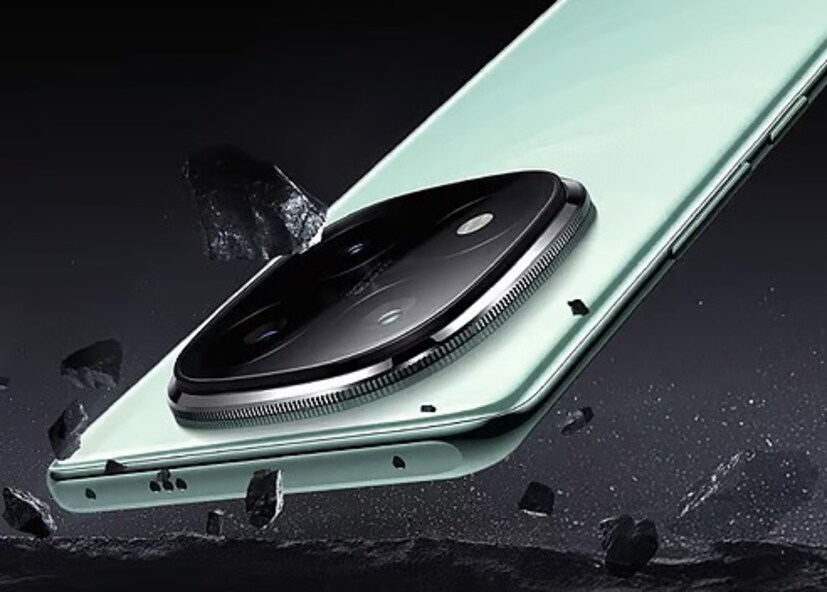 फोनमध्ये MediaTek Dimensity 7025 Ultra आहे जो 6nm टेक्नॉलॉजीवर आधारित आहे आणि तो 6GB RAM आणि 128GB स्टोरेजसह येतो. जो मायक्रोएसडी कार्डने वाढवता येतो. हा स्मार्टफोन अँड्रॉइड 15 वर चालतो, ज्यामध्ये Xiaomi चा नवीन HyperOS इंटरफेस आहे. 