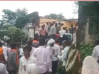 School building collapses 4 students dies