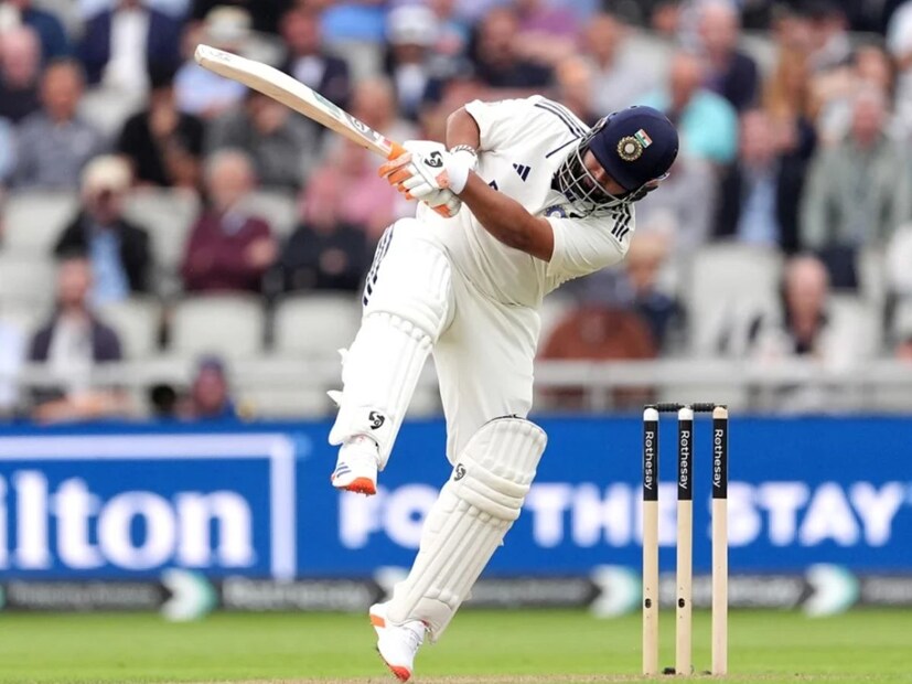 ऋषभ पंतने अशा अवस्थेत संघर्ष केलाय. आता टीमने इथून पुढे सामना घेतला नाही तर काहीही उपयोग नाही, असं रवी शास्त्री म्हणाले. टीम इंडियाने सामना काहीही करून जिंकावा, असं शास्त्रींचं म्हणणं आहे.