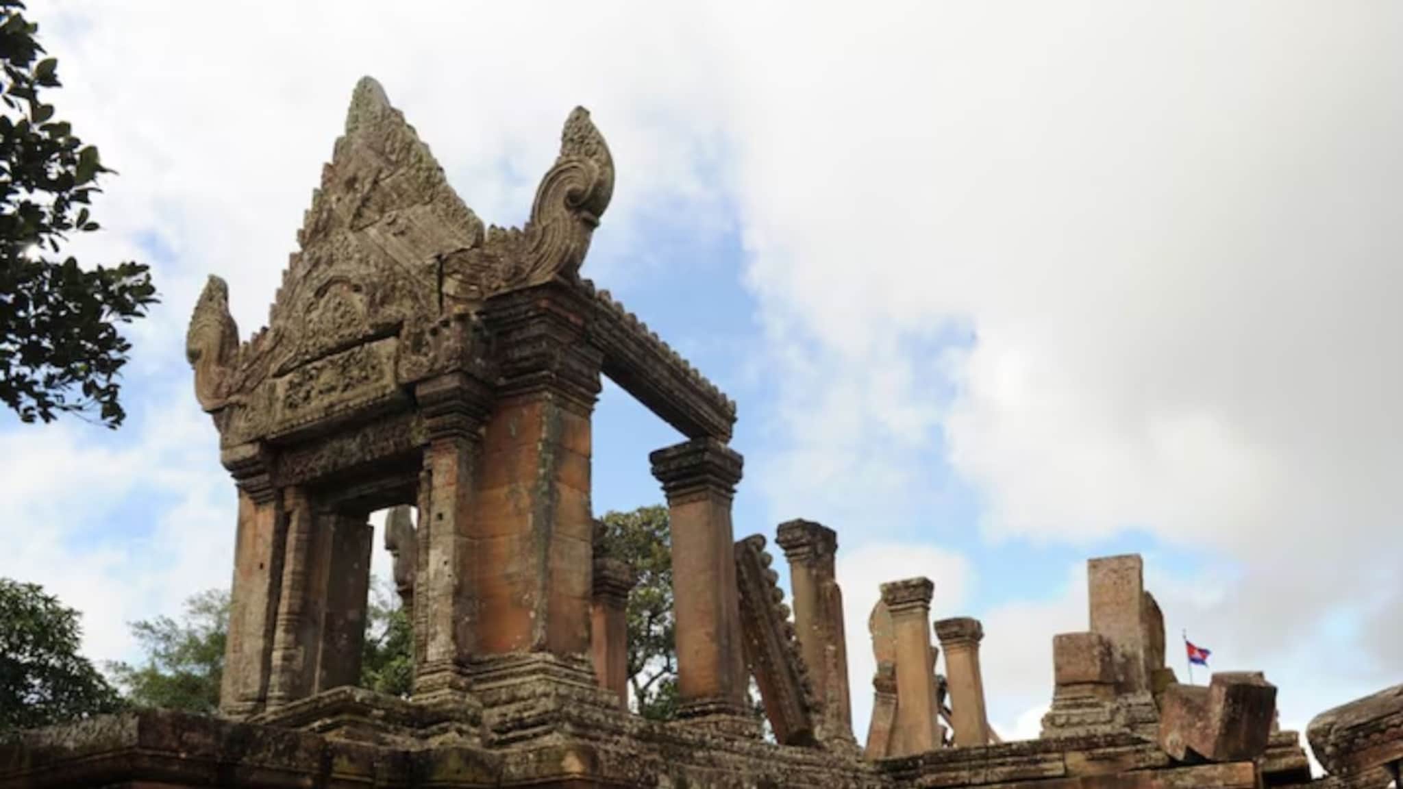 विस्मयकारक रहस्य, 900 वर्ष जुन्या मंदिरासाठी 2 देश युद्धाच्या उंबरठ्यावर; हे मंदिर इतकं खास का आहे?