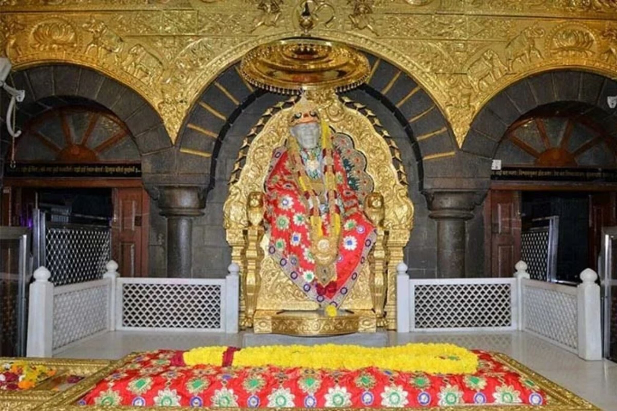 साईचरणी गुरूपौर्णिमा उत्सवात कोट्यवधींची गुरूदक्षिणा, तीन दिवसांत साडे सहा कोटी
