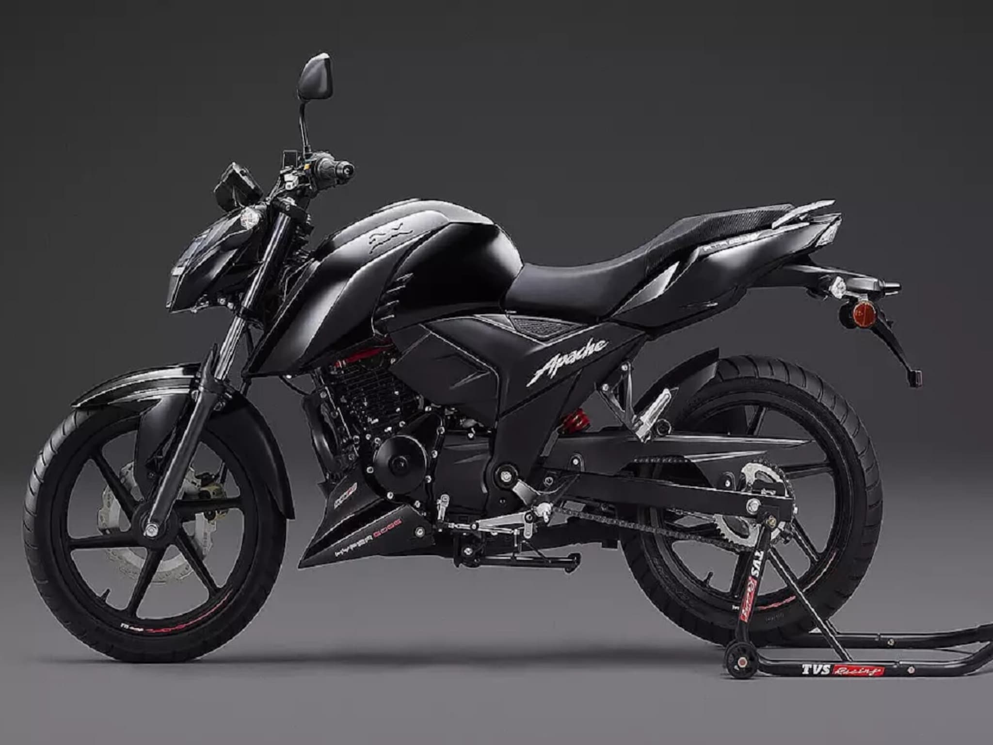 Apache बाईक फूल टँकवर चालेल 540 KM! खरेदी केल्यास EMI किती येईल?