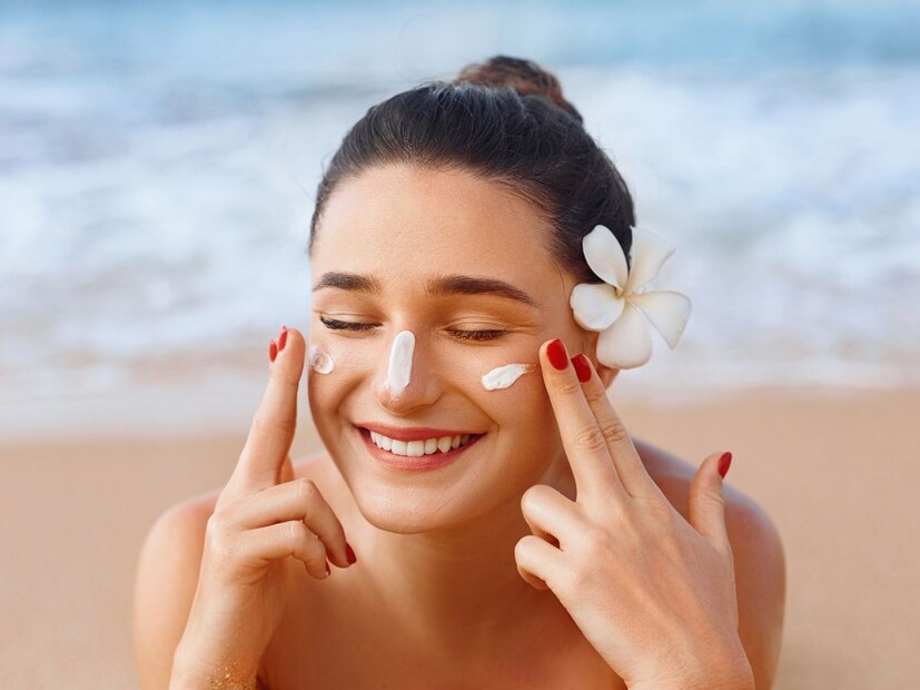 सनस्क्रीन लावा : गेल्या काही वर्षांत उदयास आलेल्या सर्वात लोकप्रिय सौंदर्य ट्रेंडपैकी एक, सूर्यप्रकाशातील हानिकारक अतिनील किरणांपासून संरक्षण करण्यासाठी चांगल्या दर्जाचे, किमान SPF 30 असलेले सनस्क्रीन प्रभावीपणे वापरले जाऊ शकते. तुमच्या त्वचेच्या प्रकारासाठी योग्य असलेले सनस्क्रीन तुम्हाला बाजारात मिळेल. वेगवेगळ्या उत्पादनांचा अनुभव घेणे महत्त्वाचे आहे. 