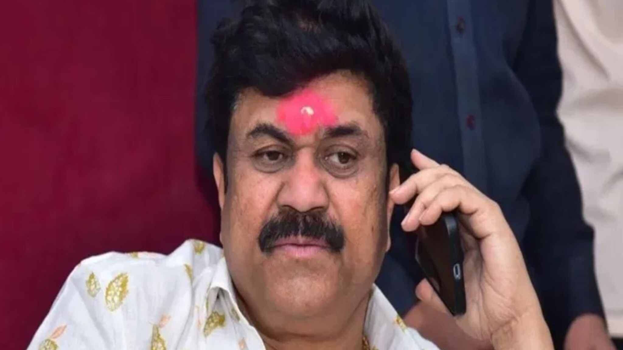 साहेब माझे १० लाख परत द्या... तरुणाची विनंती, वाल्मिक कराडची जातीवाचक शिवीगाळ