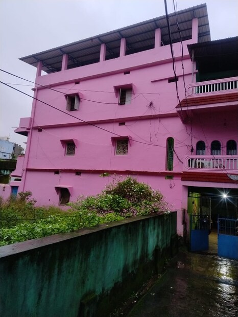 या सहा ठिकाणांवरील छाप्यात, फ्लॅट नंबर ५१० मध्ये ‘कुबेराचा खजिना’ सापडला, जिथे एका गुप्त ठिकाणाहून ₹१.४ कोटी रोख रक्कम जप्त करण्यात आली. ही रोख रक्कम लपवून ठेवण्यात आली होती, जी दक्षता पथकाने शोधून काढली. नंतर मोजणी केल्यावर जप्त केलेल्या रोख रकमेची एकूण रक्कम ₹१.४४ कोटी झाली.