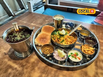 वडापाव ते मिसळ, पारंपरिक पदार्थांची अस्सल चव, पुण्यातील 6 ठिकाणांना द्या भेट