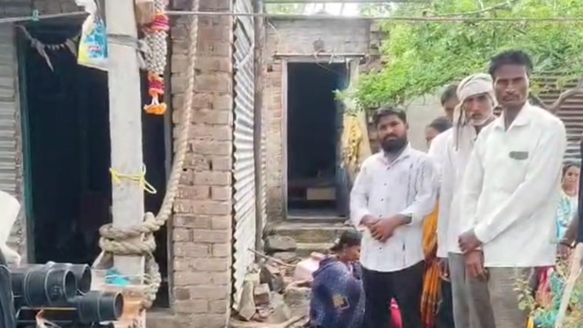 बीड हादरलं! मुलाचं आईसोबत सैतानी कृत्य, लोखंडी पाईप डोक्यात घालून घेतला जीव