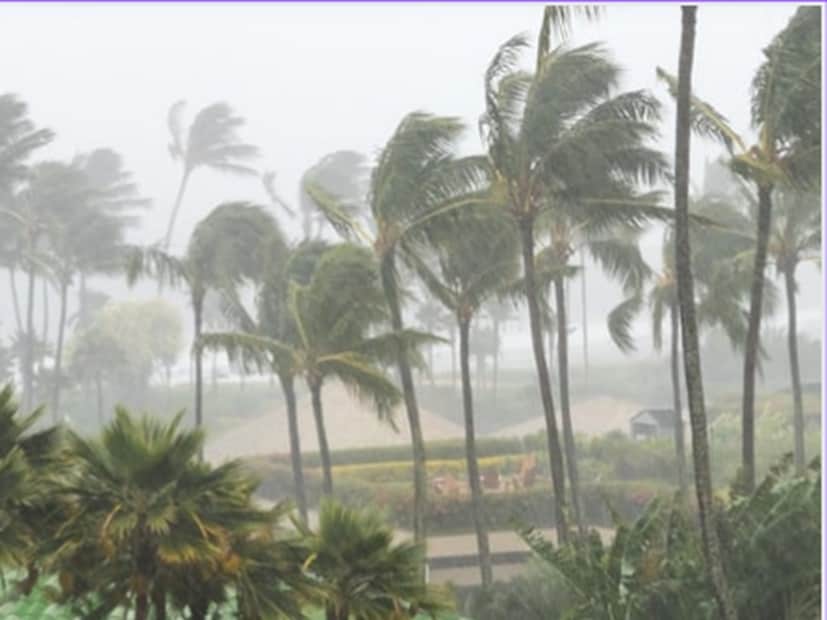 अरबी समुद्रात डीप डिप्रेशन तयार झालं आहे. तर पश्चिम बंगालच्या उपसागरात मोंथा चक्रीवादळ आलं आहे. येत्या 24 तासांत त्याची तीव्रता वाढणार आहे. एकीकडे वादळ तर दुसरीकडे चक्रीवादळ यामध्ये महाराष्ट्राचं मोठं नुकसान होत आहे. दक्षिणेकडील राज्यांमध्ये अति मुसळधार पाऊस आणि रेड अलर्ट दिला आहे.  अरबी समुद्रात डीप डिप्रेशन तयार झालं आहे. तर पश्चिम बंगालच्या उपसागरात मोंथा चक्रीवादळ आलं आहे. येत्या 24 तासांत त्याची तीव्रता वाढणार आहे. एकीकडे वादळ तर दुसरीकडे चक्रीवादळ यामध्ये महाराष्ट्राचं मोठं नुकसान होत आहे. दक्षिणेकडील राज्यांमध्ये अति मुसळधार पाऊस आणि रेड अलर्ट दिला आहे.