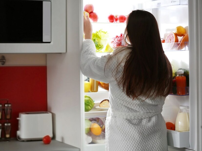 शेवटी काय लक्षात ठेवावं?फ्रिज हे अन्न काही दिवस ताजं ठेवण्यासाठी उत्तम आहे, पण त्याचा अर्थ असा नाही की आपण आठवडाभर जुने पदार्थ खाऊ शकतो. सुरक्षितता, चव आणि आरोग्यासाठी अन्न 3-4 दिवसांतच संपवणं, गरजेप्रमाणे फ्रीझ करणं आणि स्वच्छ डब्यांचा वापर करणं हीच योग्य पद्धत आहे.