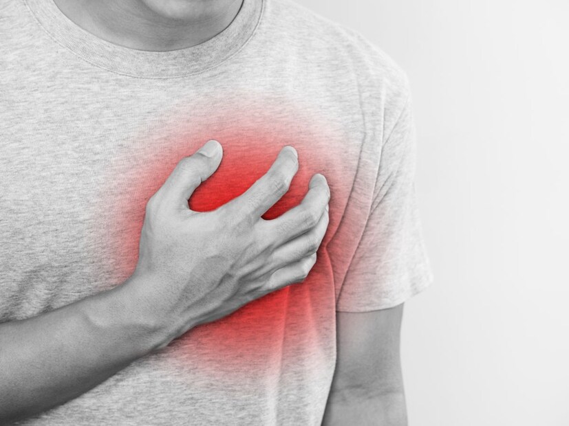 चालताना छातीत जडपणा किंवा वेदना जाणवणं, थोड्याशा श्रमांनंतरही श्वास लागणं किंवा अचानक श्वास अडकणं, भीती किंवा बेचैनी वाटणं अशी कोणतीही लक्षणं दिसल्यास त्वरित डॉक्टरांचा सल्ला घ्या.