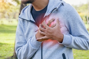 स्मृतीच्या वडिलांसारखा तुम्हाला येऊ शकतो हार्ट अटॅक, थंडीत धोका, आहेत 8 लक्षणं