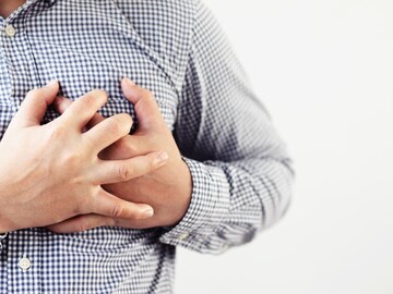 घरता एकटे असताना हार्ट अटॅक आला तर काय कराल? तज्ज्ञांनी सांगितले बचावाचे उपाय घरता एकटे असताना हार्ट अटॅक आला तर काय कराल? तज्ज्ञांनी सांगितले बचावाचे उपाय