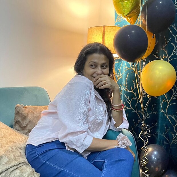 अलीकडेच जया यांनी आपल्या आयुष्यातील एका अशा प्रसंगाचा धाडसीपणे खुलासा केला, जिथे एका विवाहित, खतरनाक व्यक्तीने त्यांच्याशी लग्न करण्यासाठी चक्क २ लाख रुपये मेहर देण्याची तयारी दाखवली होती. आणि याहून धक्कादायक म्हणजे, त्याच्या बायकोचा मृत्यू झाल्यावर त्याने जयाला फोन केलेला.