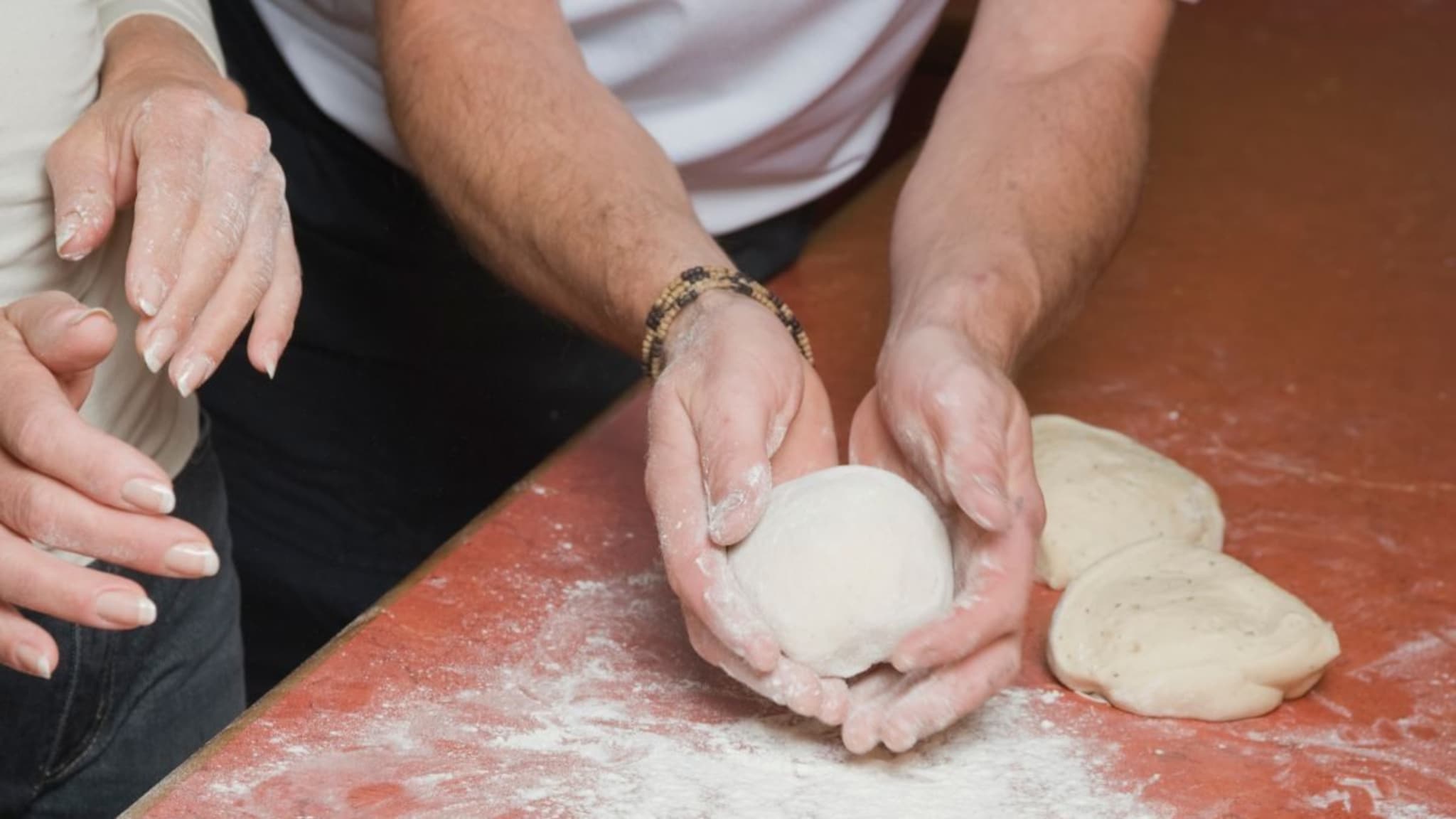 Kitchen Tips : सकाळी पोट साफ होत नाही? मग पिठ मळताना 'या' 2 गोष्टी मिसळा, नक्कीच मिळेल आराम