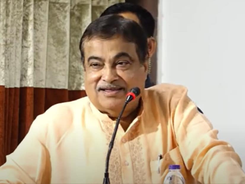 पुणे-मुंबई एक्सप्रेस हायवेला जोडून एक सामायिक एक्सप्रेस हायवे तयार करण्यात येत आहे. हा ग्रीनफिल्ड लिंक अटल सेतू ते जेएनपीटी चौक ते पुणे-शिवार जंक्शन असा १३० किलोमीटरचा असेल. 