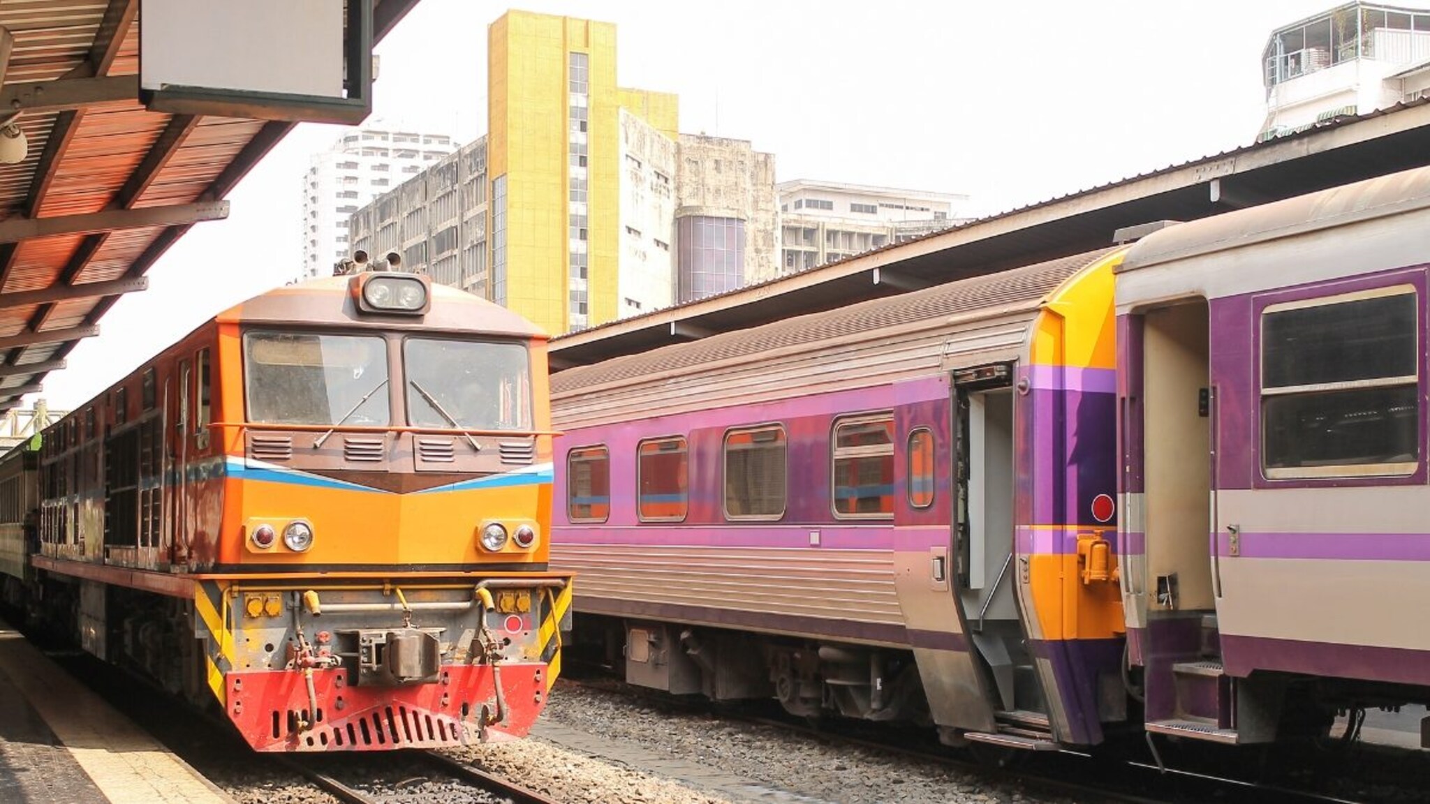 Railway compensation News: वेळेवर स्टेशनवर पोहोचूनही ट्रेन चुकली? रेल्वे प्रशासन देणार भरपाई, ग्राहक न्यायालाचा मोठा निर्णय